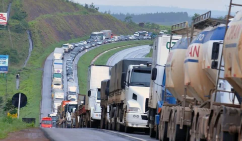 Preço médio do frete por km rodado cai em fevereiro aponta Edenred Repom