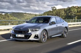 Novo BMW Série 5, que chega em breve ao Brasil, impressiona com nota máxima em diversos tipos de teste de segurança