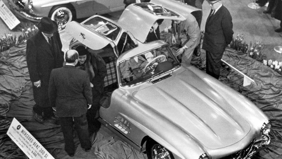 Mercedes-Benz 300 SL Coupé faz 70 anos