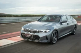 BMW 320i nas versões Sport e Sport GP estão com condições especiais e IPVA 2024 grátis para o mês de fevereiro