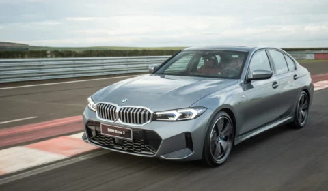 BMW 320i nas versões Sport e Sport GP estão com condições especiais e IPVA 2024 grátis para o mês de fevereiro