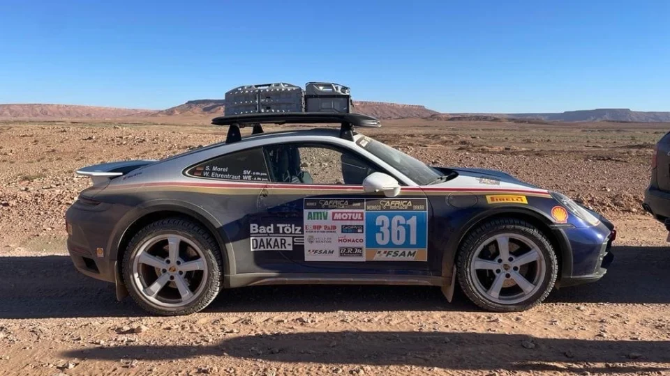Alemanha a Senegal com um único jogo de pneus no Porsche 911 Dakar