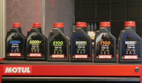 Motul atualiza rótulos dos lubrificantes para motos produzidos no Brasil