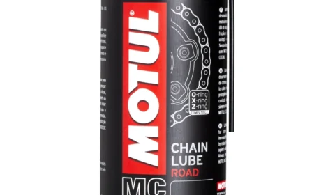 Motul lança lubrificante de correntes dedicado a motos de baixas cilindradas com uso urbano