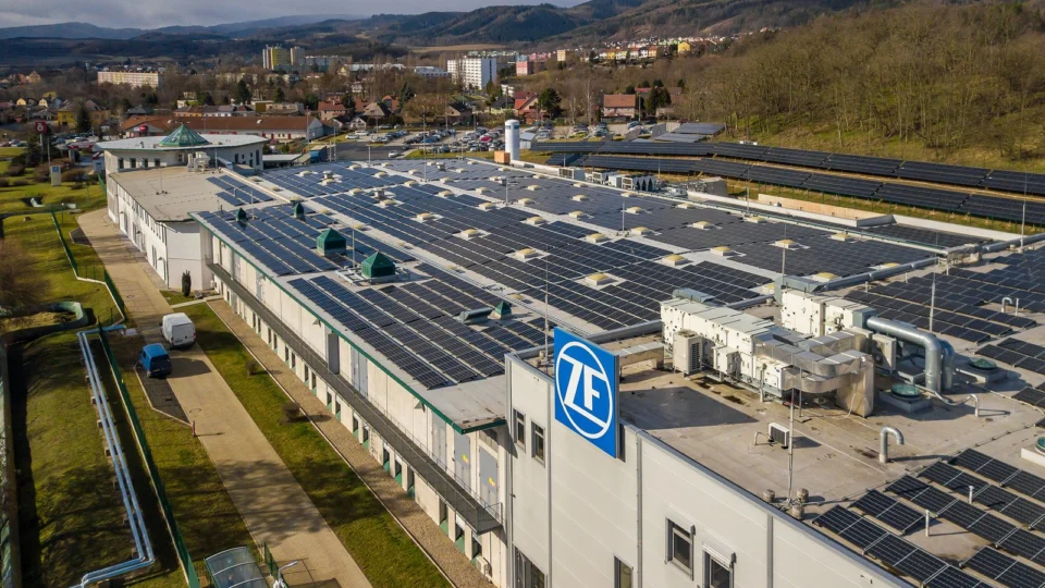 ZF inaugura primeira fábrica com emissão zero em Klášterec, na República Tcheca