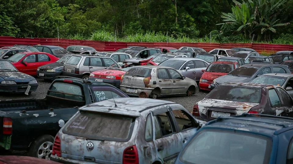 Detran-AM abre período de visitação do segundo leilão de sucatas do ano