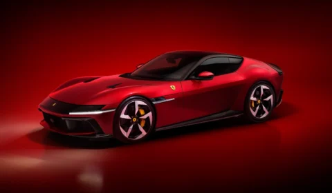 Ferrari apresenta a 12CILINDRI com motor V12 aspirado