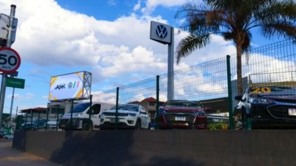 Vendas de veículos novos cresce 12% e concessionárias adotam novas tecnologias para atrair a atenção dos consumidores