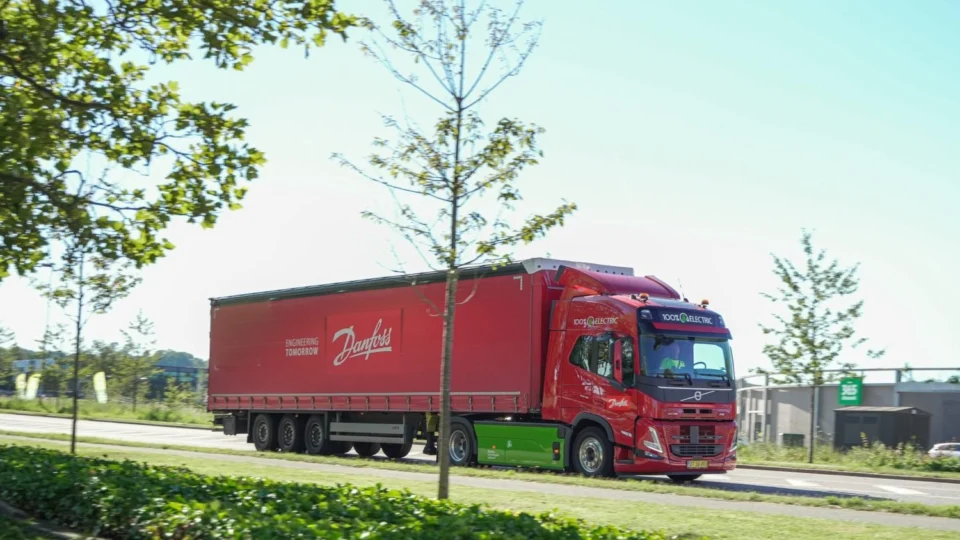 Danfoss leva caminhão elétrico da Dinamarca para Le Mans, na França