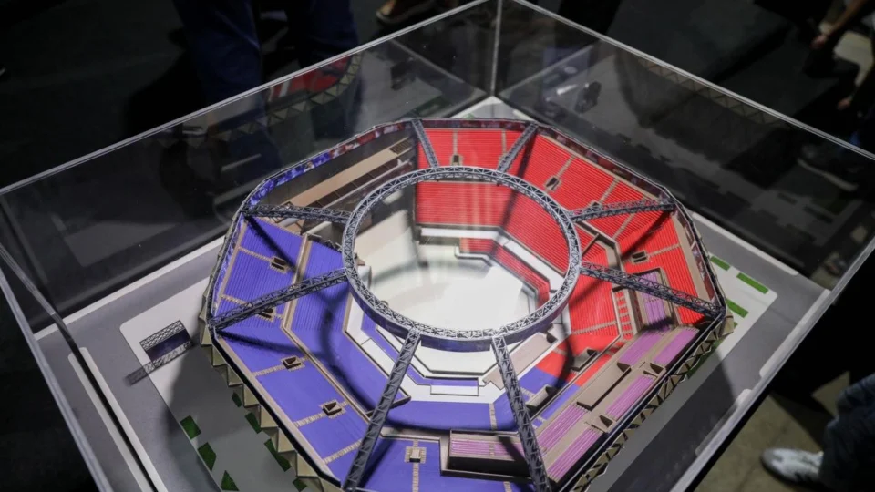 Wilson Lima apresenta proposta para novo Bumbódromo na primeira noite do 57º Festival de Parintins