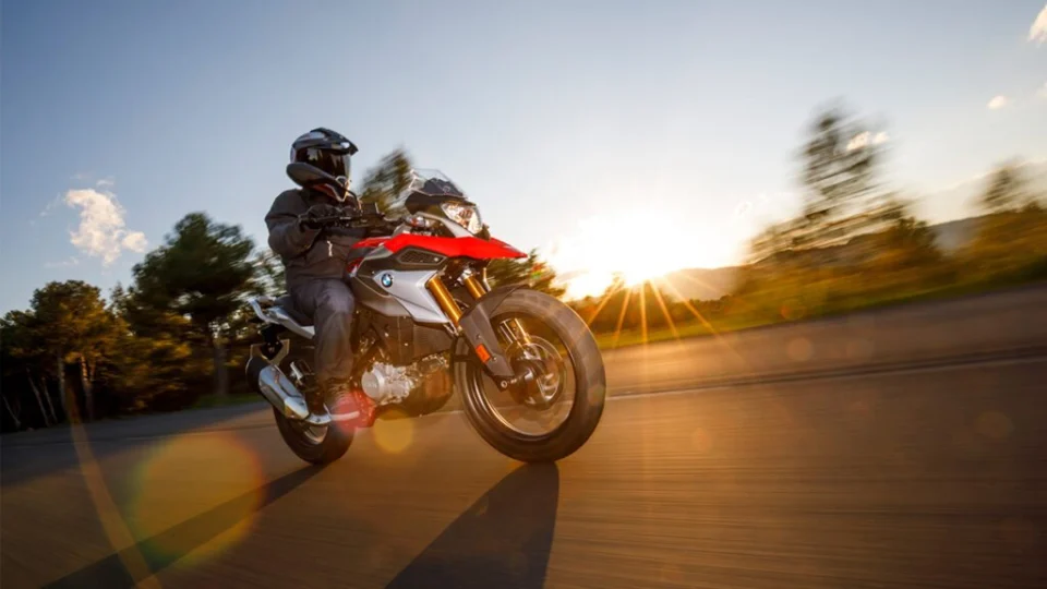 BMW Motorrad oferece condições especiais para os modelos G 310 GS e G 310 R neste mês de abril