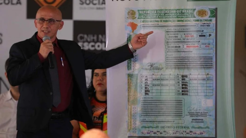 Novo modelo de CNH é lançado e opção de entrega de documento pelos Correios