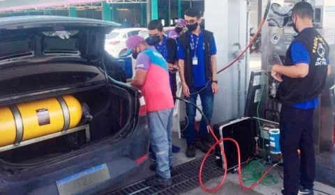 Posto é notificado e tem bomba interditada por não informar preço a pagar por metro cúbico de GNV, em Manaus