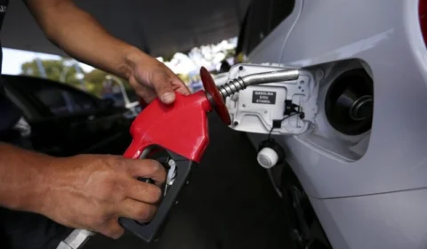 Preço médio da gasolina no Brasil sobe mais 2,68% e passa de R$ 6,10 nos postos