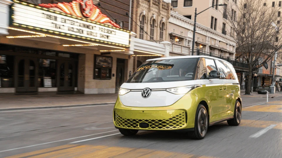 Kombi elétrica aparece pela 1ª vez ao público em evento de inovação