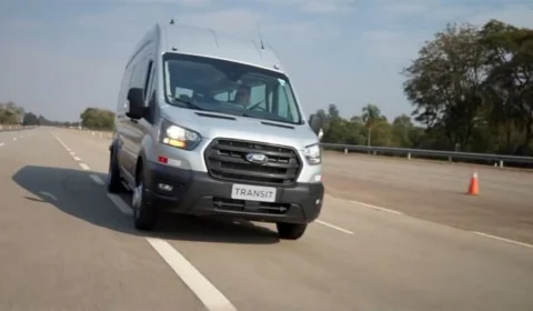 Ford Transit enfrenta maratona de 1 milhão de quilômetros para o lançamento no Brasil