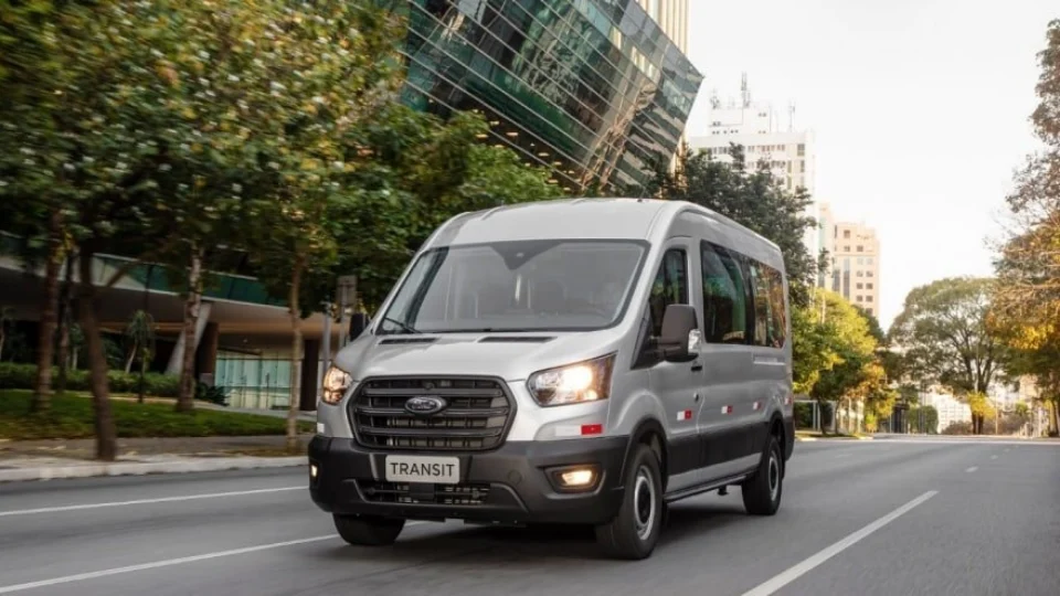 Ford Transit tem pacote gratuito de revisão em oferta de lançamento