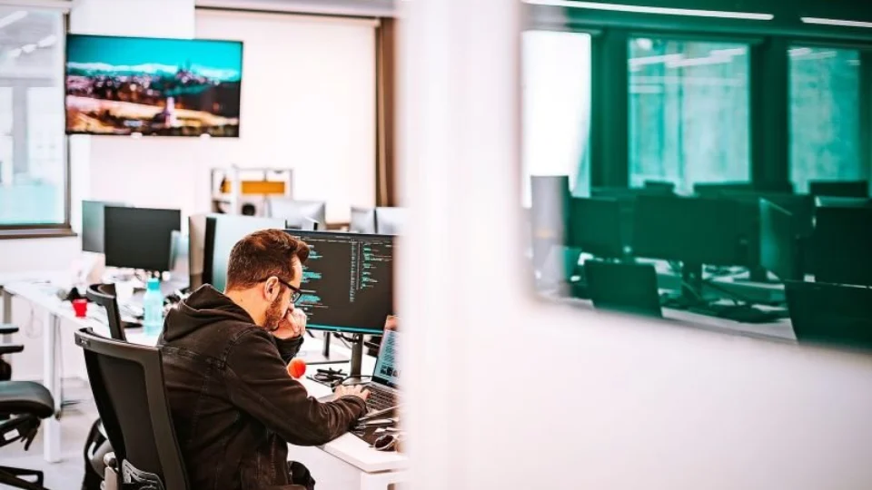 BMW Group se une à Eclipse Foundation na maior iniciativa de colaboração em software para veículos