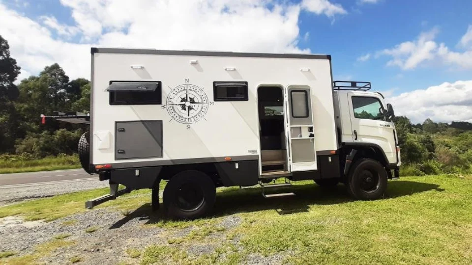 Perfeito para aventuras: VW Delivery 11.180 4×4 pode virar um motorhome