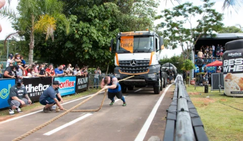 Design arrojado e imponente do Mercedes-Benz Arocs é destaque no evento internacional Força Bruta