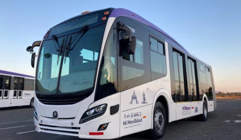Mercedes-Benz entrega 37 ônibus articulados para novo sistema de transporte BRT no México