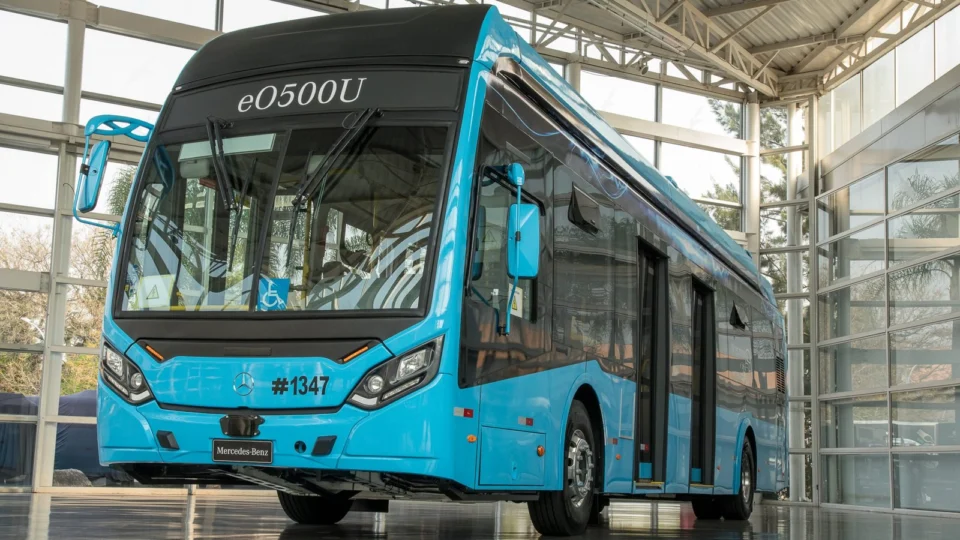 Mercedes-Benz apresenta ônibus elétrico para o Consulado da Alemanha