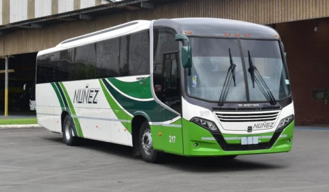 Ônibus de fretamento são exportados pela Mercedes-Benz e Busscar