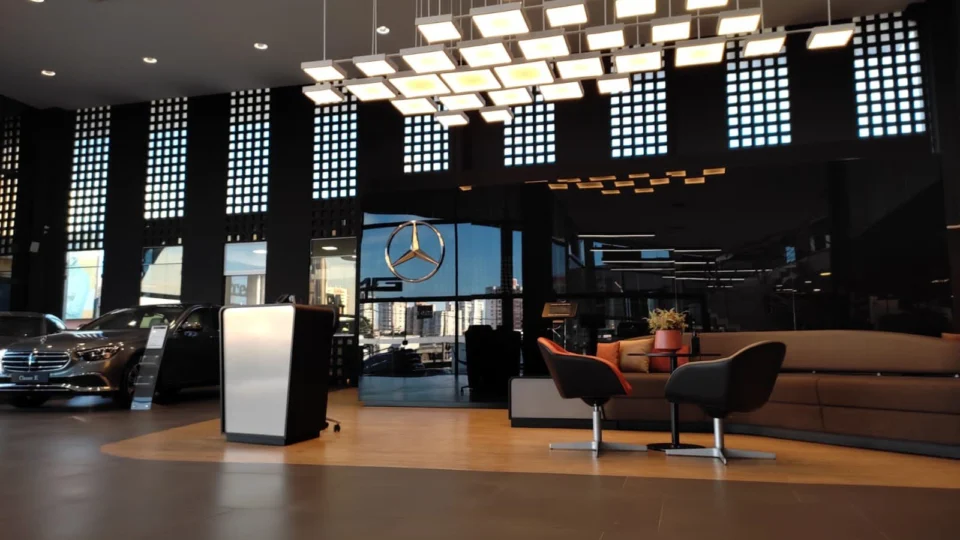 Mercedes-Benz foca em nova experiência de atendimento para os automóveis de luxo e vans premium