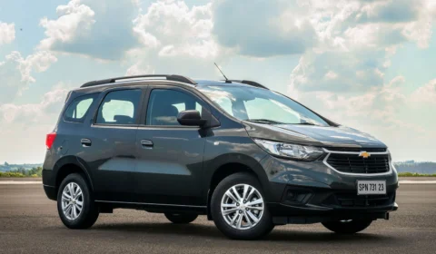 Chevrolet Spin 2023 ganha versões com câmbio manual e parte de R$ 100.540