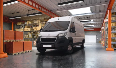 Nova PEUGEOT BOXER CARGO L2H2 pode ser dirigida por motoristas habilitados com CNH Categoria B ou superior