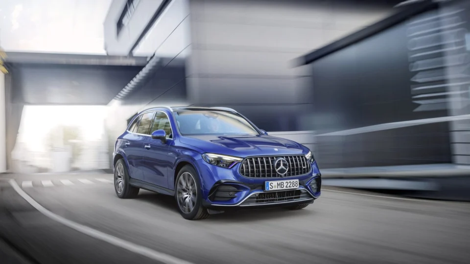 Modelo de entrada Mercedes-AMG GLC SUV já está disponível para encomenda 