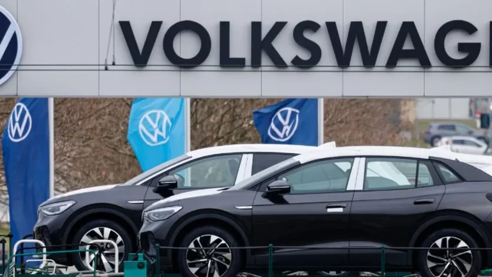 Wolkswagen anuncia a suspensão de atividades no Brasil