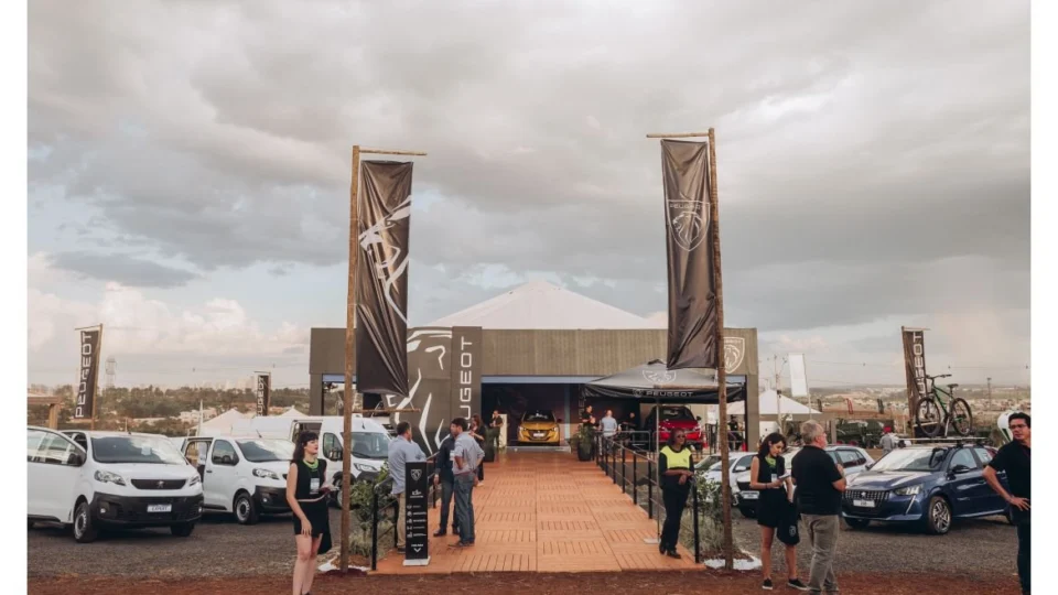 PEUGEOT expõe sua gama completa de veículos e utilitários em feira agrícola