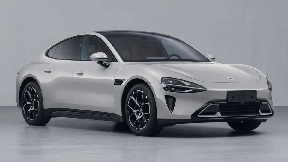 Interior do Xiaomi SU7 revelado em fotos na rua