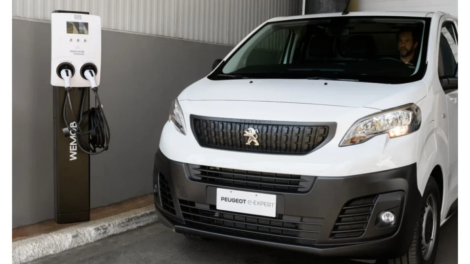 PEUGEOT expande ofensiva de eletrificação em novas cidades do Brasil