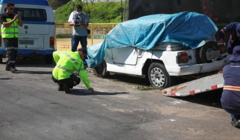 Veículos abandonados em vias são removidos da zona Centro-Sul