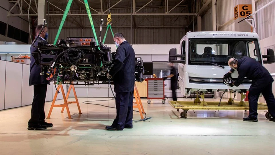 VW Caminhões e Ônibus inicia montagem dos primeiros caminhões elétricos e-Delivery em fábrica-laboratório