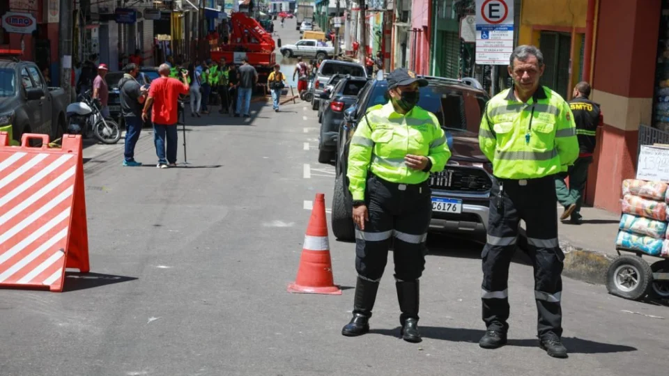 Trecho da rua dos Barés é interditado no centro de Manaus