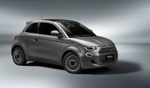 Ícone global da marca, Fiat apresenta a joia de seu portfólio totalmente eletrificada: o 500e