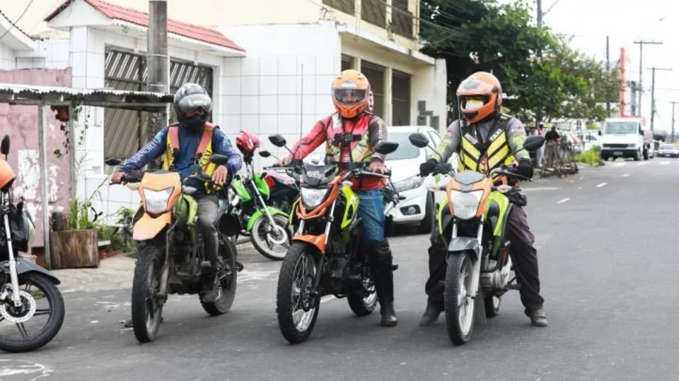 Projeto “Cine Moto 2022” aborda segurança no trânsito para mototaxistas