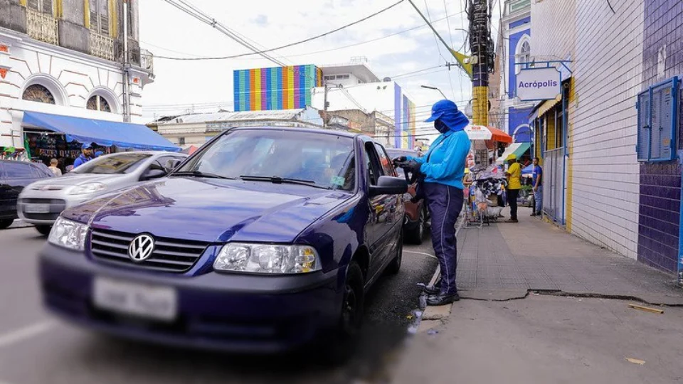 Ageman e Guarda Municipal fiscalizam Zona Azul no Centro de Manaus