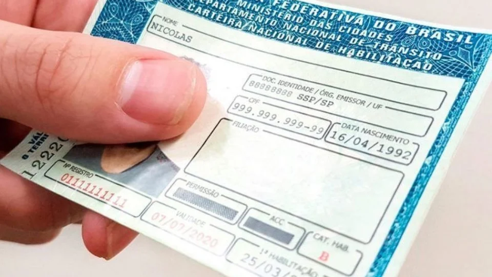 CNH: votação de projeto que aumenta validade do documento é adiada