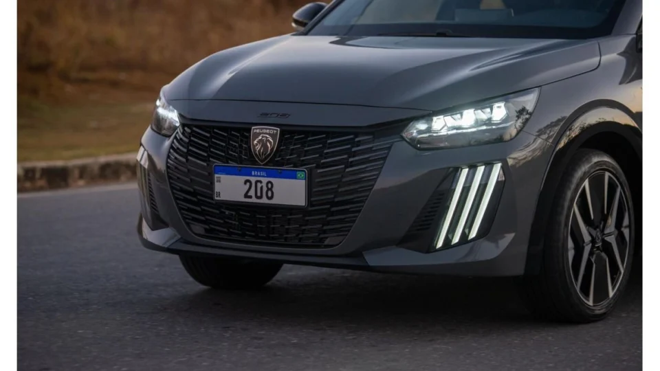 PEUGEOT Anuncia do novo 208