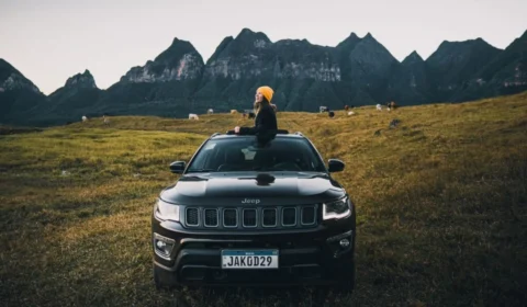 Jeep lança minidocumentário com as influenciadoras do canal “Mundo sem Muros” no Dia do Orgulho LGBTQIA+