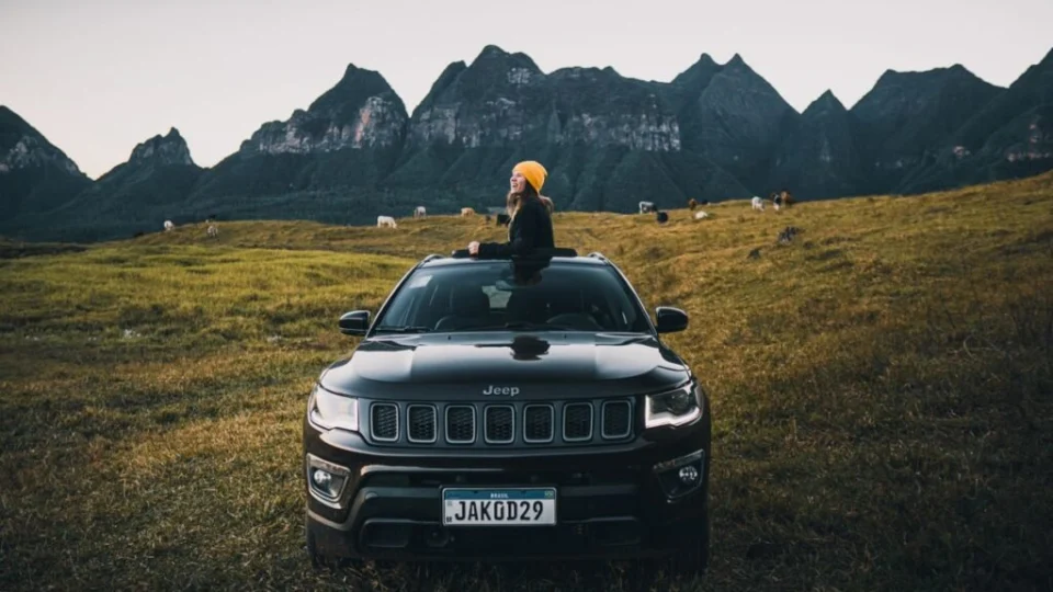 Jeep lança minidocumentário com as influenciadoras do canal “Mundo sem Muros” no Dia do Orgulho LGBTQIA+