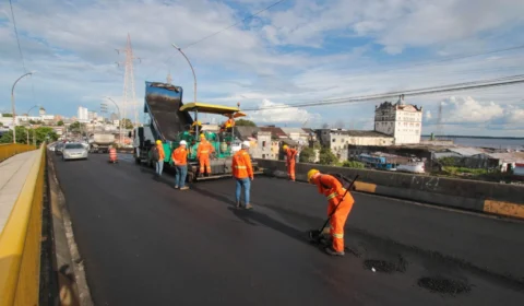 Vias são pavimentadas em vários bairros de Manaus