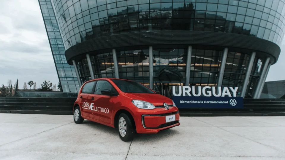 Volkswagen apresenta o E-UP!, modelo 100% elétrico, no Uruguai