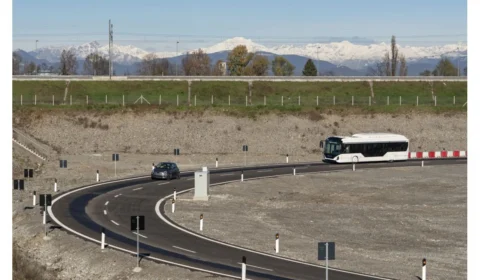 “Arena of the Future” demonstra capacidade por indução para veículo elétrico