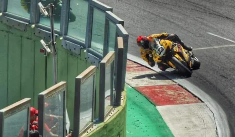 Piloto italiano de Superbikes morre em queda na Alemanha aos 32 anos