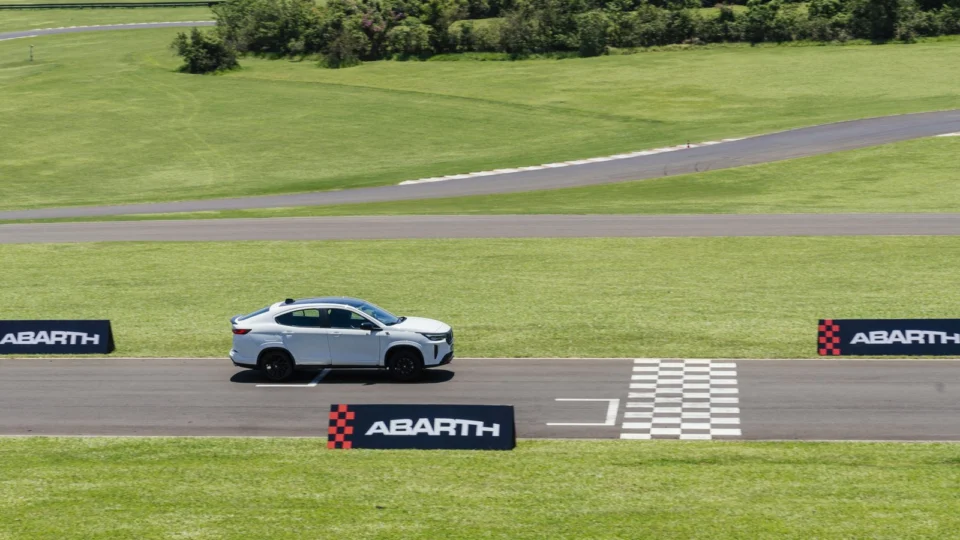 Abarth Racer’s Academy: marca do escorpião convida público para acelerar em autódromo